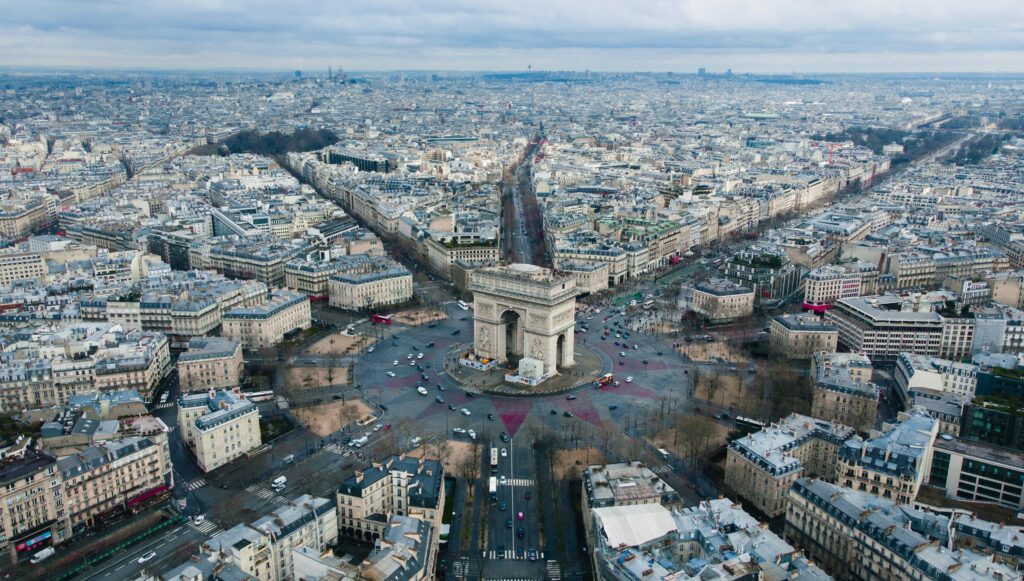 Mengapa Paris Selalu Menjadi Kota Impian? Pesona Abadi Kota Cinta!